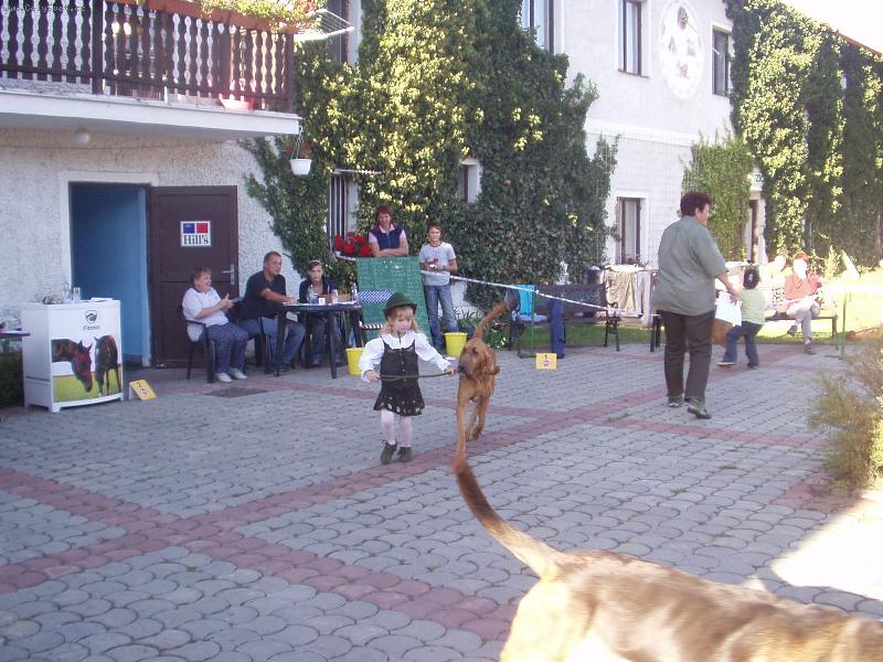 Foto: Mal� vystavovatelka-Eli�ka s Esther Roborovski