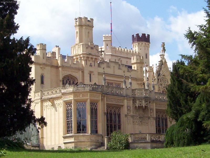 Foto: Lednice-Jenom mal� ��st kr�sn�ho z�mku